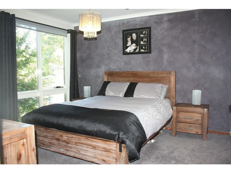 4 Dealbata Avenue, Endeavour Hills VIC 3802