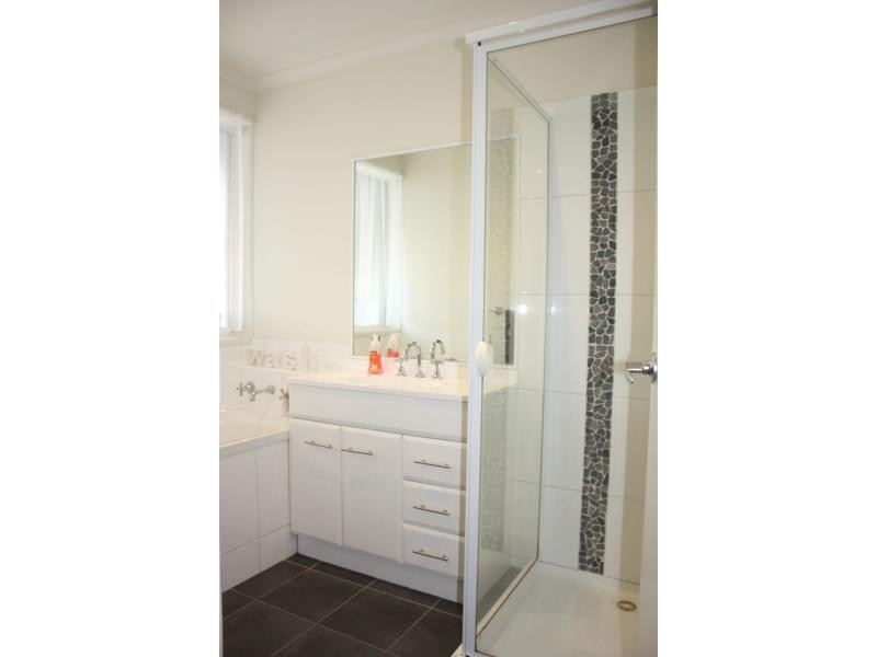 4 Dealbata Avenue, Endeavour Hills VIC 3802