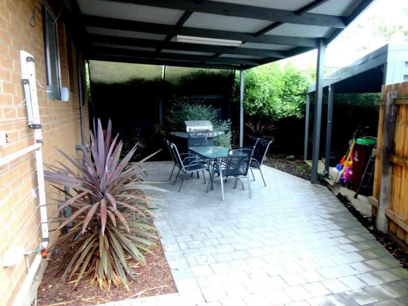 4 Dealbata Avenue, Endeavour Hills VIC 3802