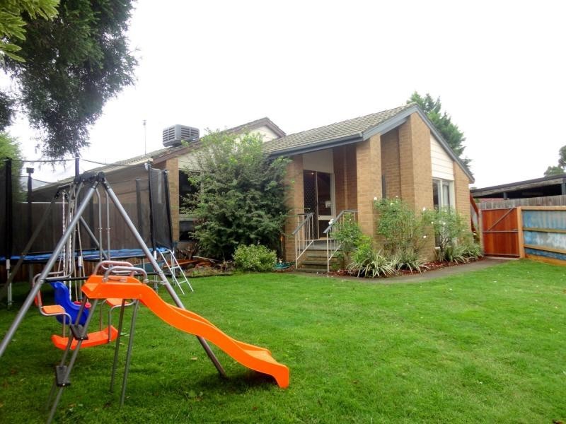 4 Dealbata Avenue, Endeavour Hills VIC 3802