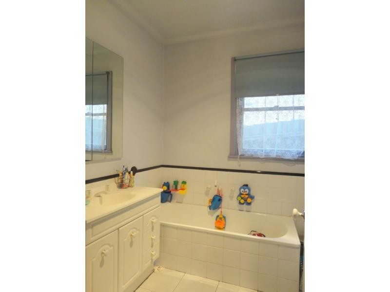 33 Laurel Avenue, Doveton VIC 3177