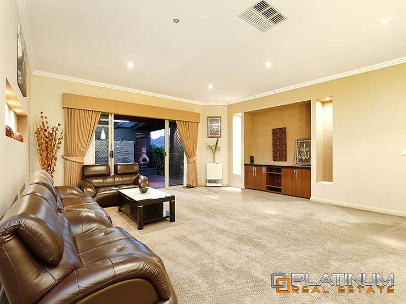 84 Aylmer Road, Lynbrook VIC 3975