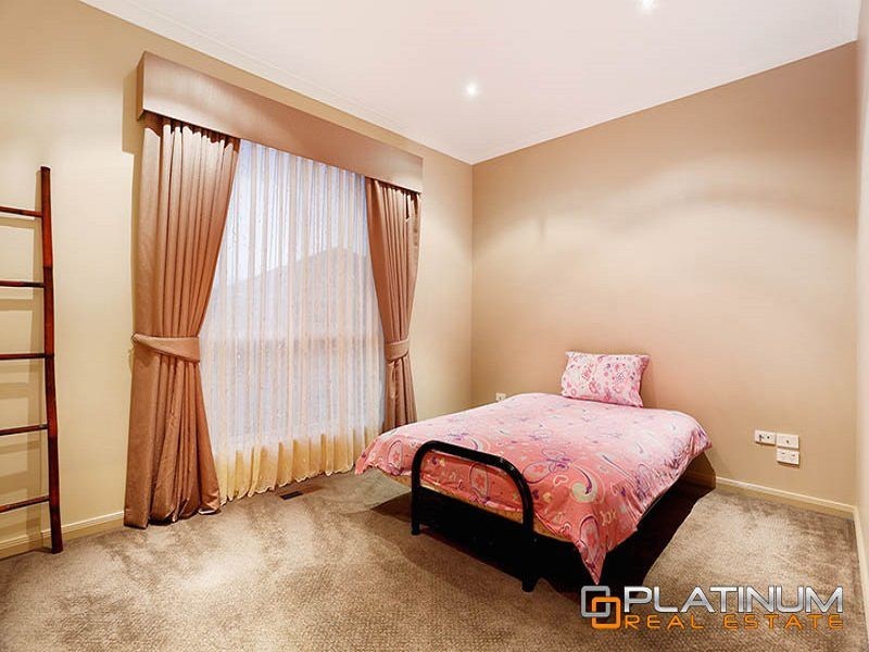 84 Aylmer Road, Lynbrook VIC 3975