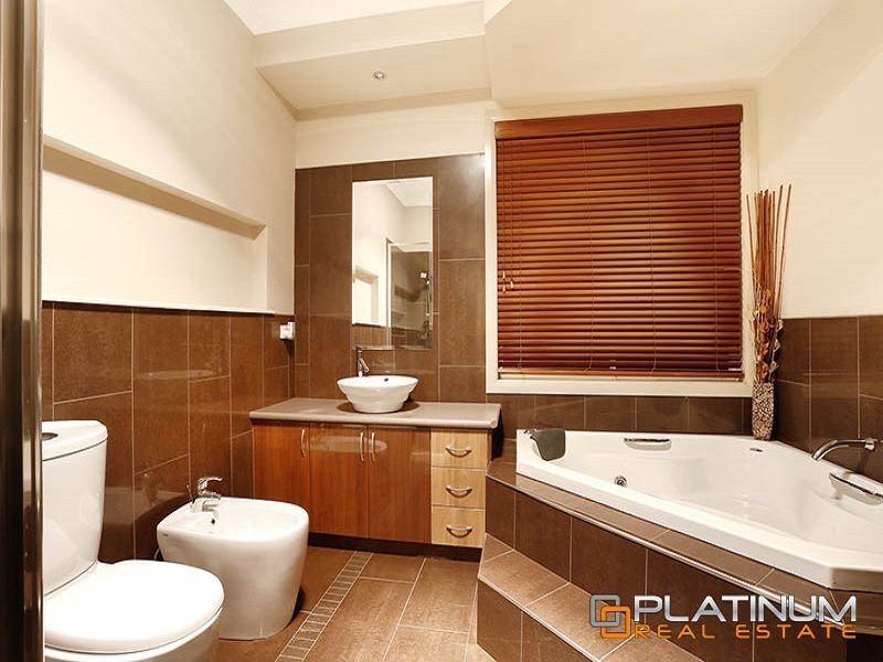 84 Aylmer Road, Lynbrook VIC 3975