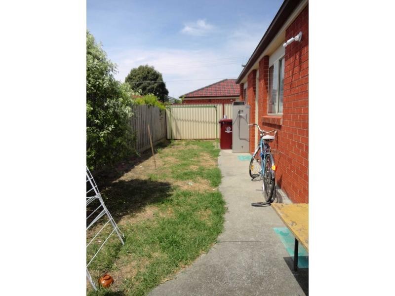 2/9 Wilma Avenue, Dandenong VIC 3175