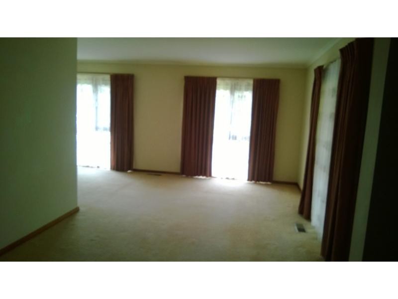 7 Kennington Park Drive, Endeavour Hills VIC 3802