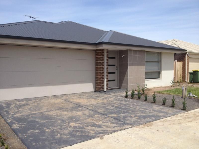 11 Bevington Crescent, Officer VIC 3809