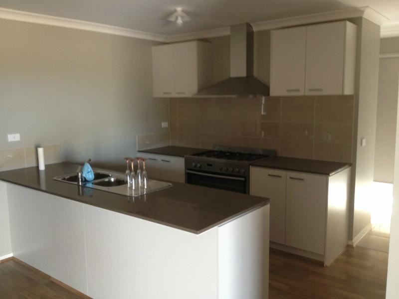 11 Bevington Crescent, Officer VIC 3809