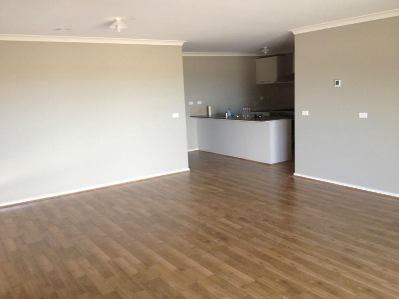 11 Bevington Crescent, Officer VIC 3809