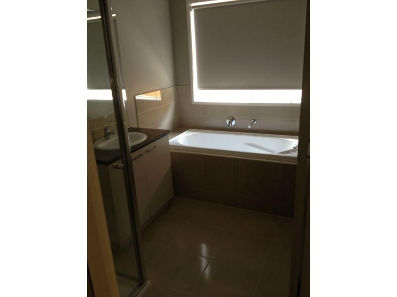 11 Bevington Crescent, Officer VIC 3809