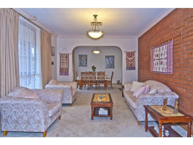 318 James Cook Drive, Endeavour Hills VIC 3802