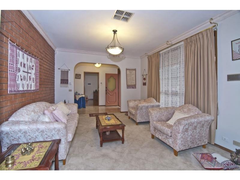 318 James Cook Drive, Endeavour Hills VIC 3802