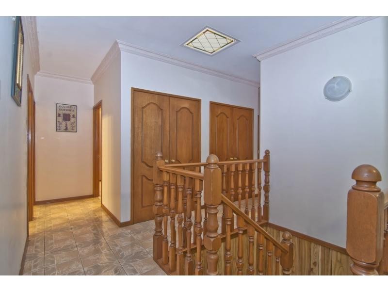 318 James Cook Drive, Endeavour Hills VIC 3802