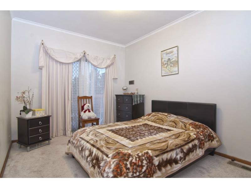 318 James Cook Drive, Endeavour Hills VIC 3802