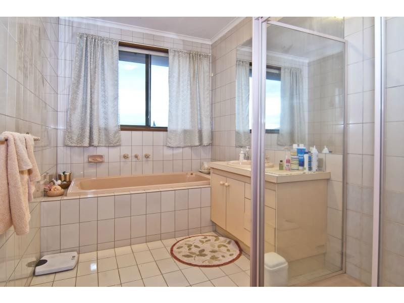 318 James Cook Drive, Endeavour Hills VIC 3802