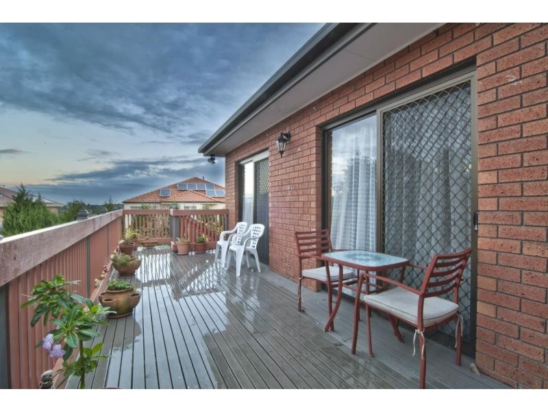 318 James Cook Drive, Endeavour Hills VIC 3802