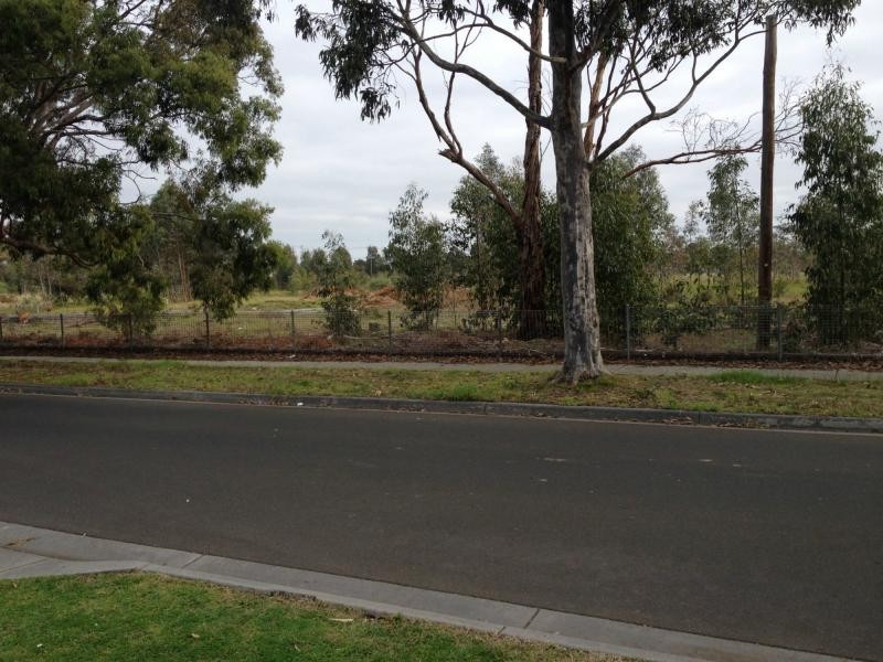 5 Ficifolia Drive, Doveton VIC 3177