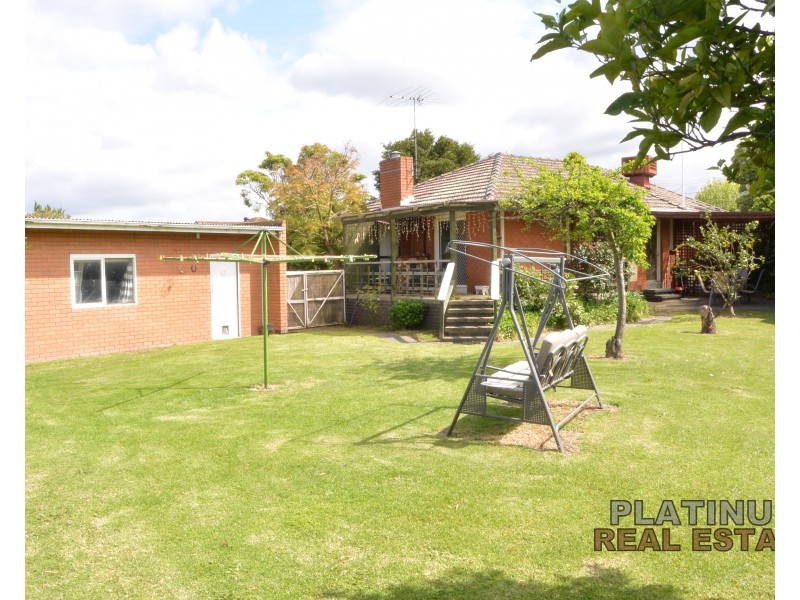12 Ferguson Ct, Eumemmerring VIC 3177