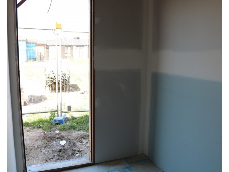 11 Stature Avenue, Clyde North VIC 3978