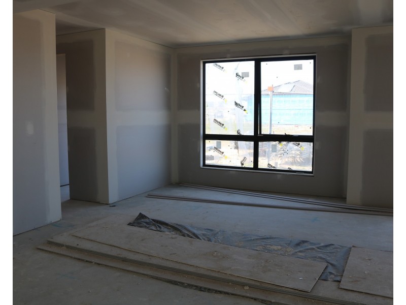 11 Stature Avenue, Clyde North VIC 3978