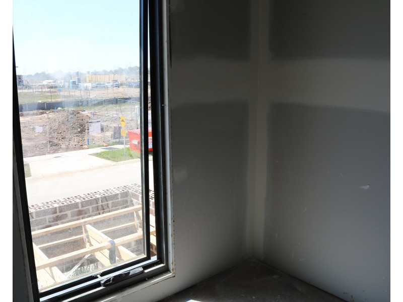 11 Stature Avenue, Clyde North VIC 3978