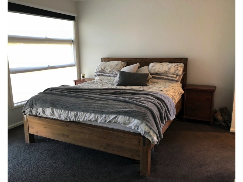 24 Pegasus Rd, Cranbourne West VIC 3977