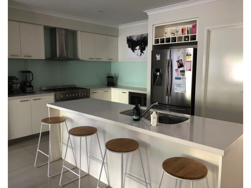 24 Pegasus Rd, Cranbourne West VIC 3977