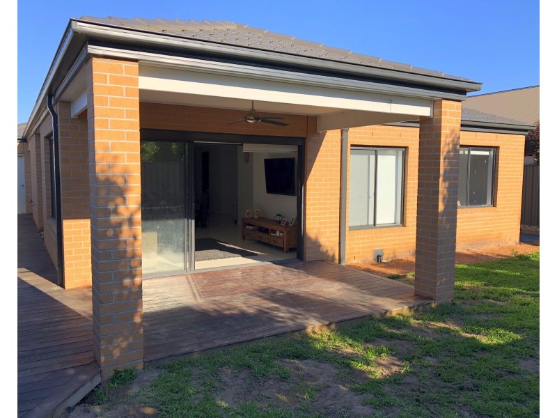 24 Pegasus Rd, Cranbourne West VIC 3977