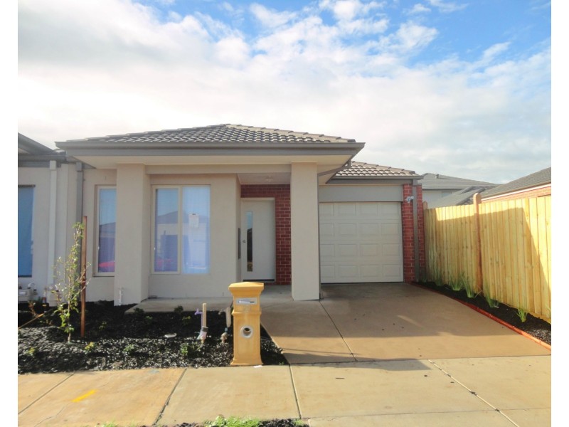 29 Eminence Drive, Cranbourne West VIC 3977