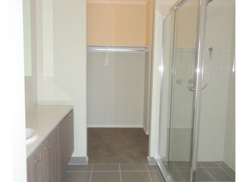 29 Eminence Drive, Cranbourne West VIC 3977