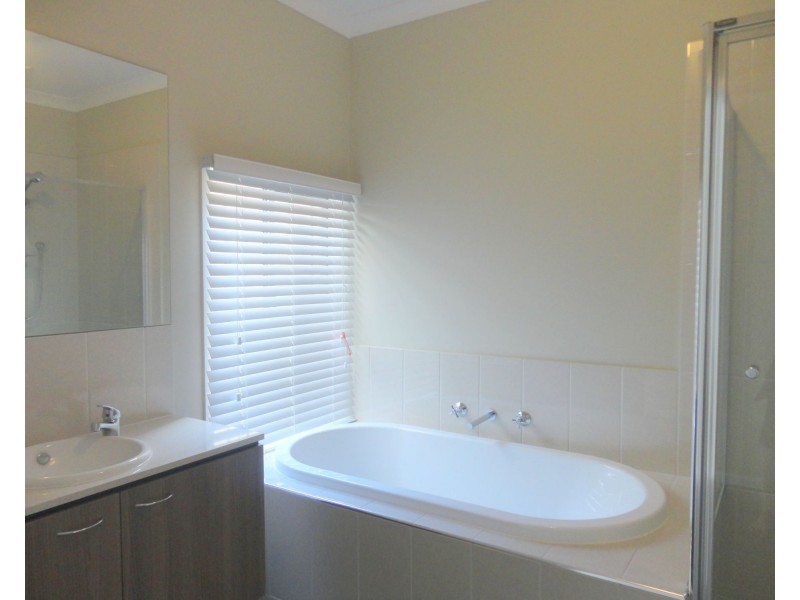 29 Eminence Drive, Cranbourne West VIC 3977