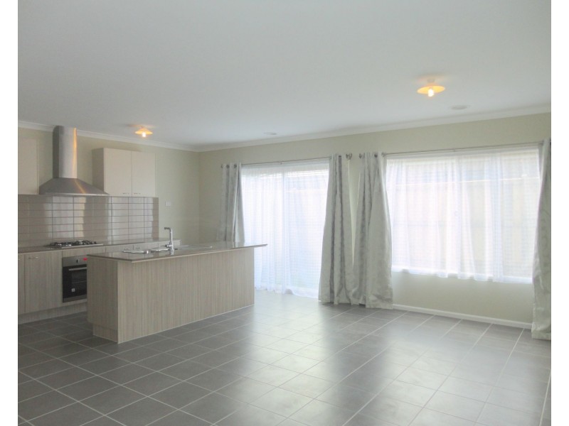 29 Eminence Drive, Cranbourne West VIC 3977