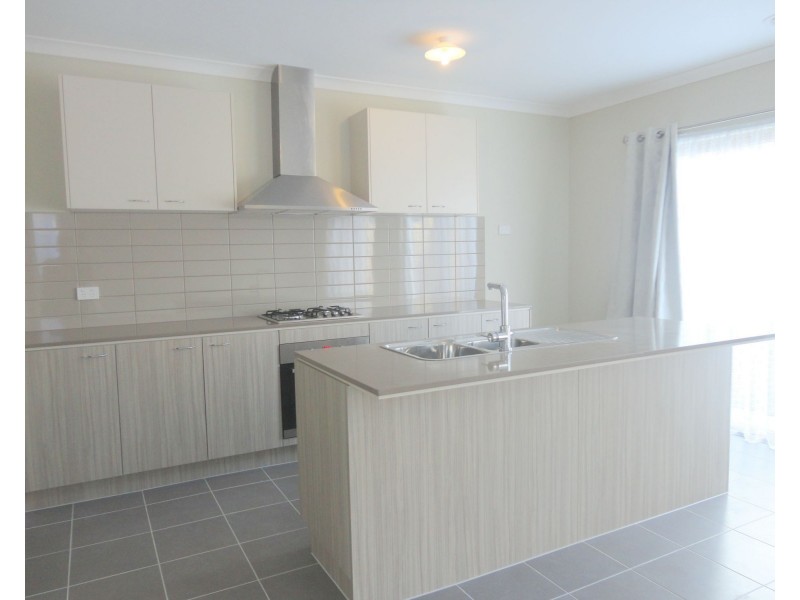 29 Eminence Drive, Cranbourne West VIC 3977