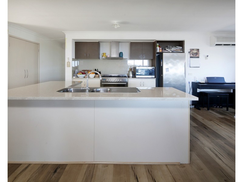 64 Windermere Bvd, Pakenham VIC 3810