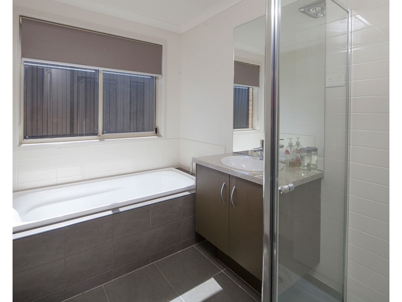 64 Windermere Bvd, Pakenham VIC 3810