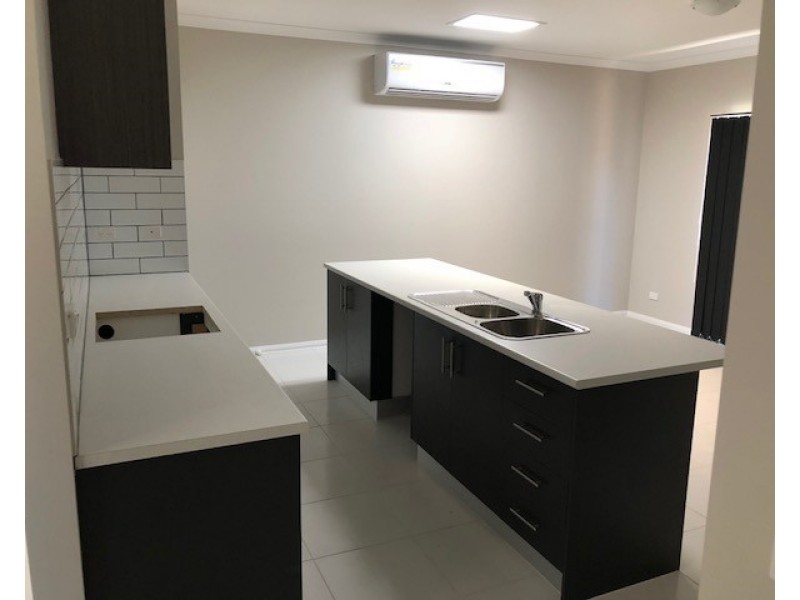 2/43 Player Drive, Narre Warren VIC 3805