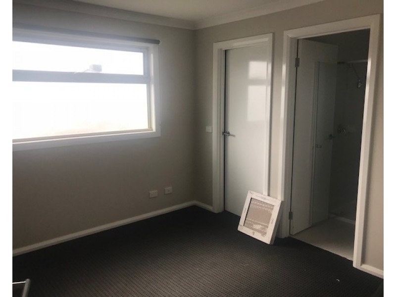 2/43 Player Drive, Narre Warren VIC 3805