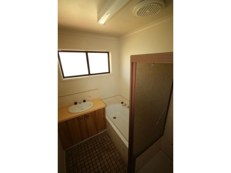 2/16 Killena Avenue, Benalla VIC 3672