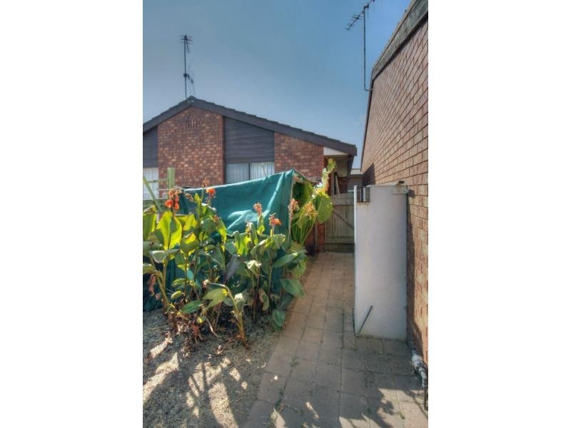 2/16 Killena Avenue, Benalla VIC 3672