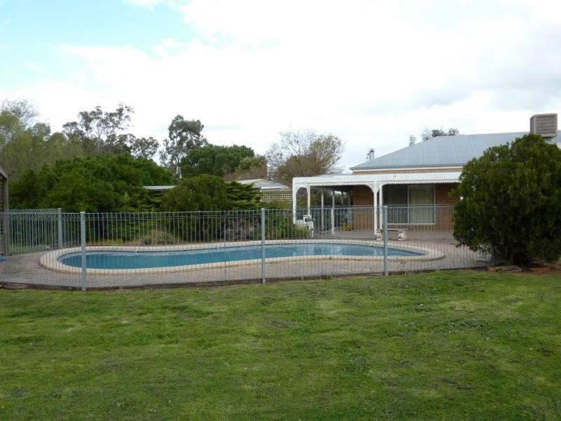 50 Cemetery Road, Benalla VIC 3672