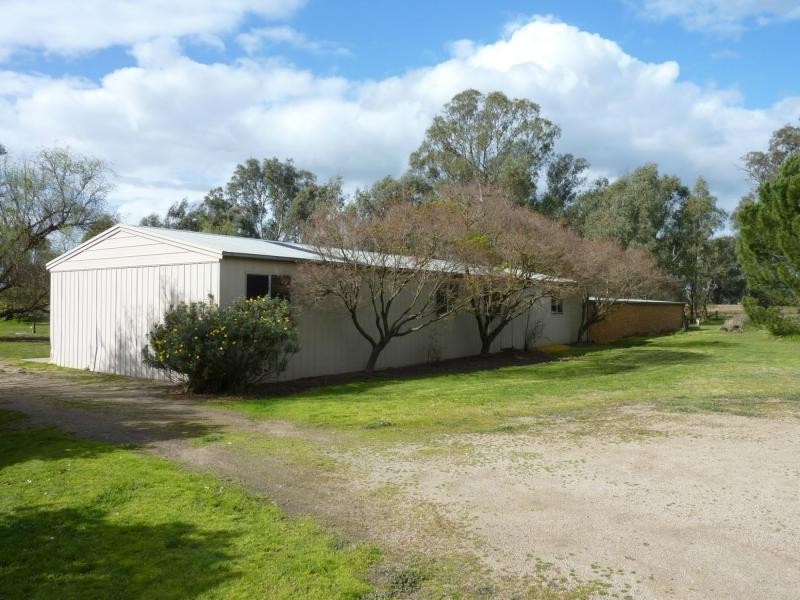 50 Cemetery Road, Benalla VIC 3672