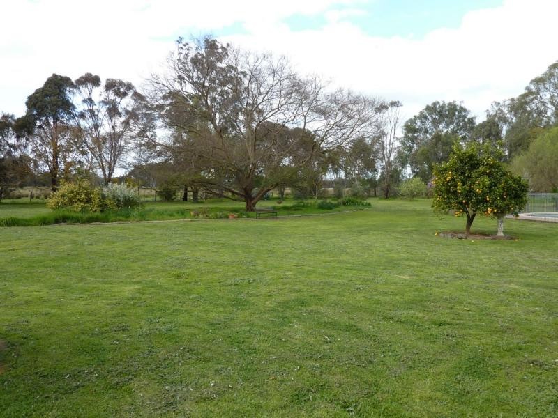 50 Cemetery Road, Benalla VIC 3672