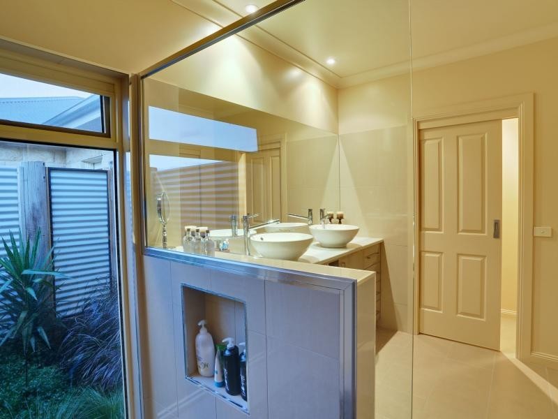 27 Olivers Road, Benalla VIC 3672