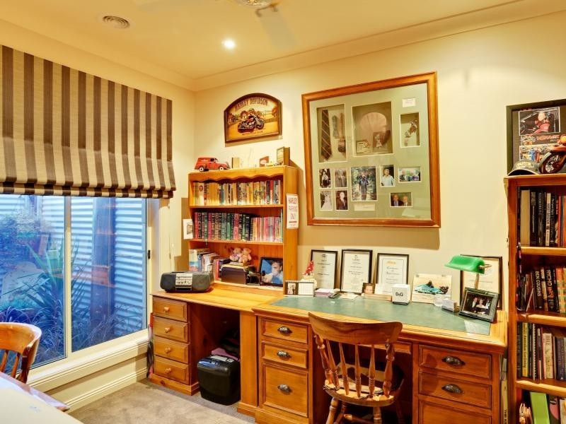 27 Olivers Road, Benalla VIC 3672