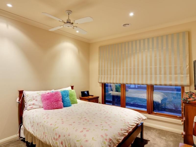 27 Olivers Road, Benalla VIC 3672