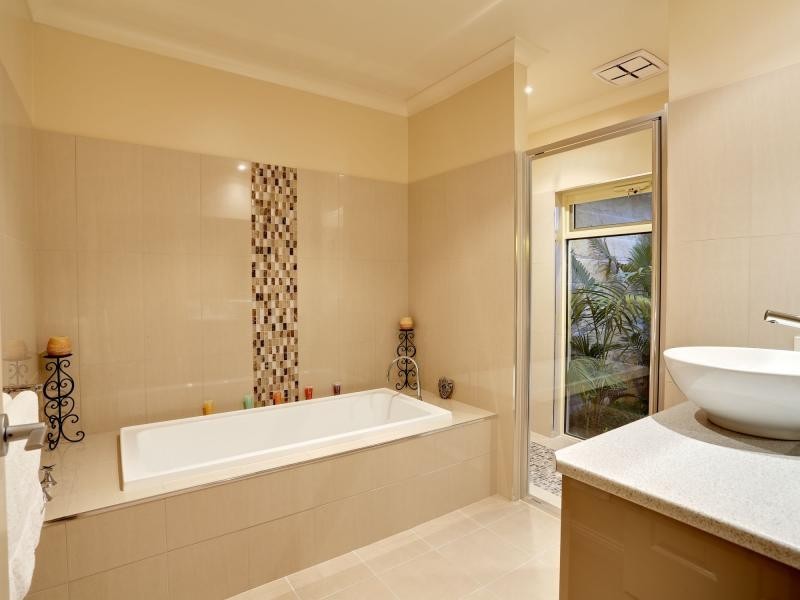 27 Olivers Road, Benalla VIC 3672