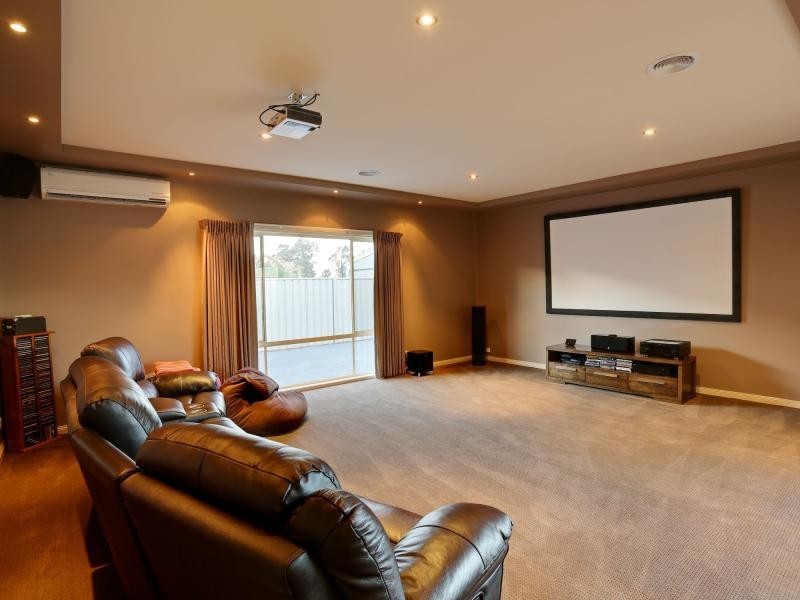 27 Olivers Road, Benalla VIC 3672