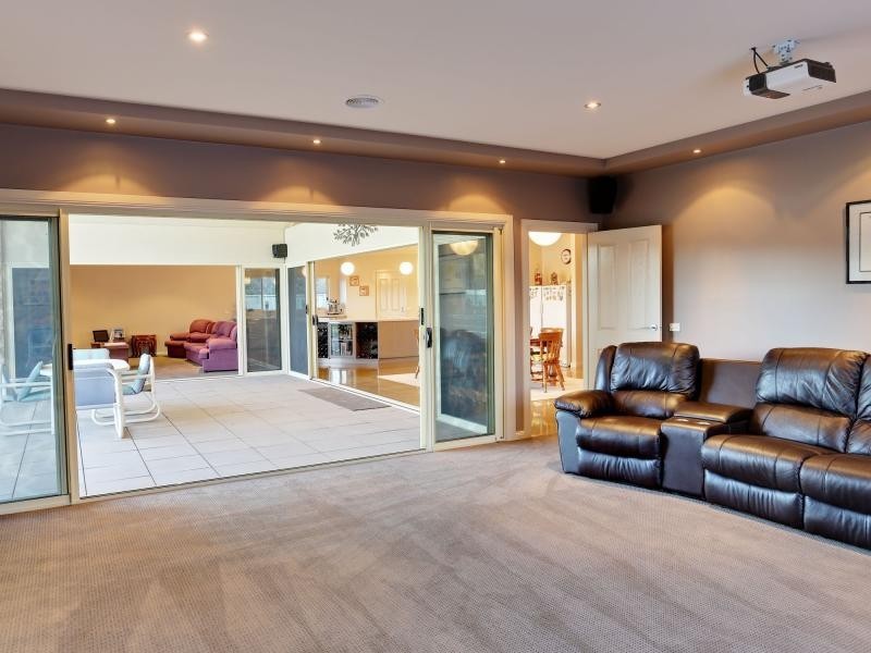 27 Olivers Road, Benalla VIC 3672