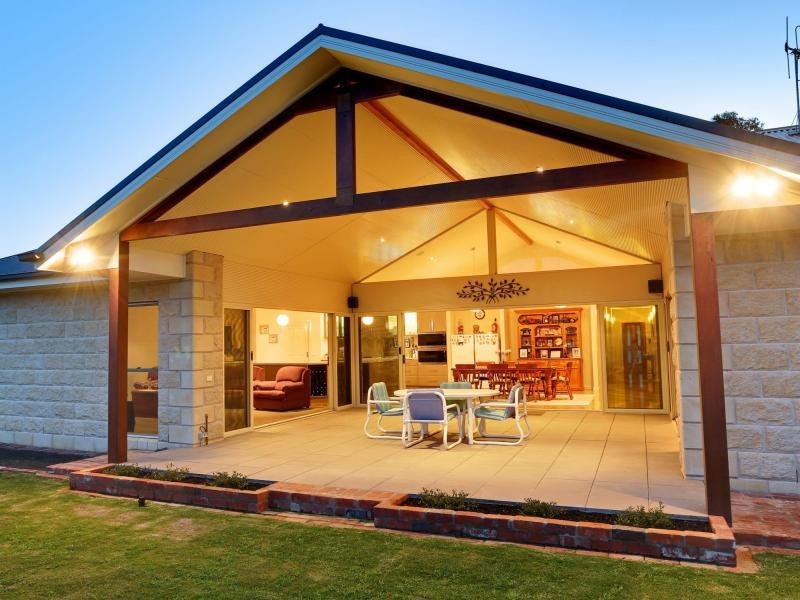 27 Olivers Road, Benalla VIC 3672