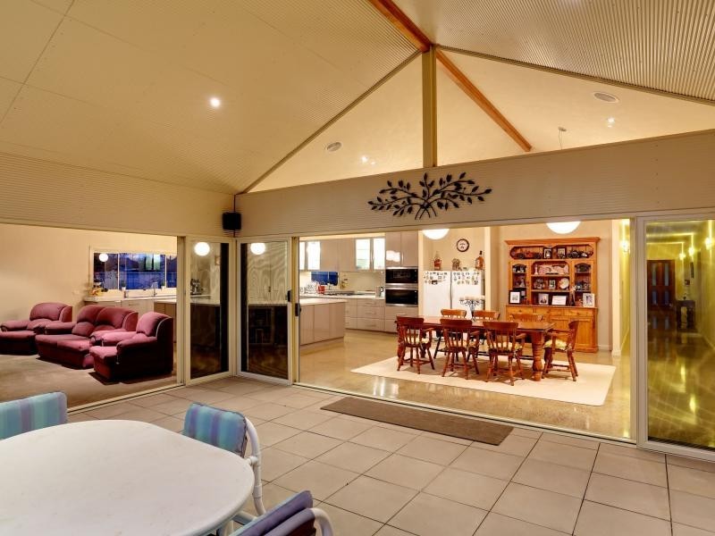 27 Olivers Road, Benalla VIC 3672